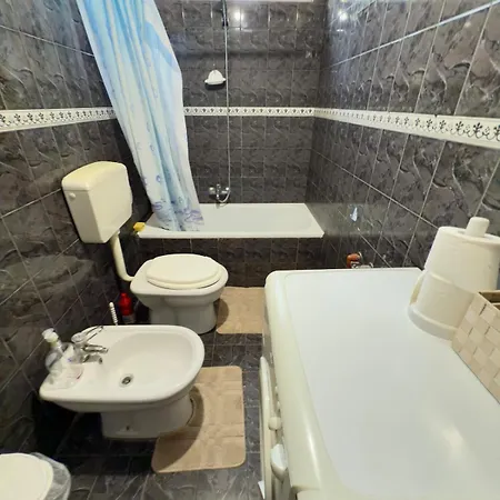 アパート Central Shkoder Apartment *