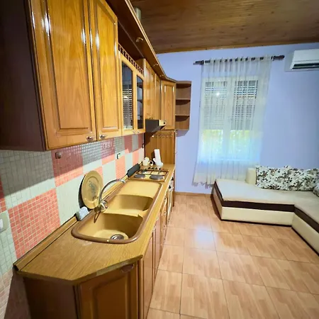 Central Shkoder Apartment アパート *