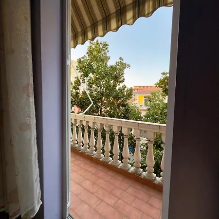 アパート Central Shkoder Apartment *